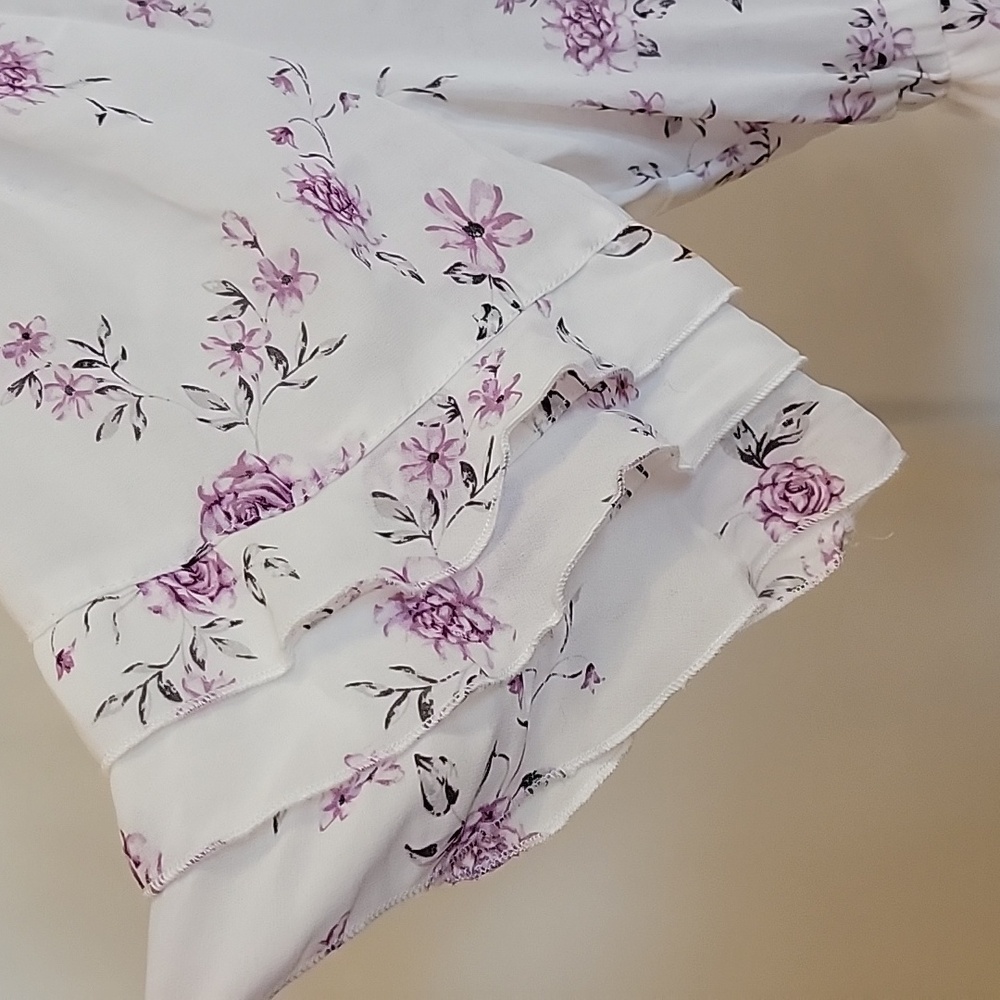 Torrid Short Sleeve Sheer Floral Flirty Top Size 2 NWT - Picture 4 of 7